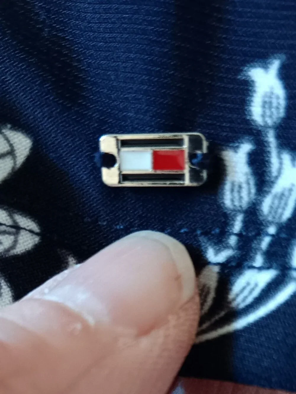 TOMMY HILFIGER Navy and White Floral Sleeveless Blouse Size L ($14) - Picture 6 of 12